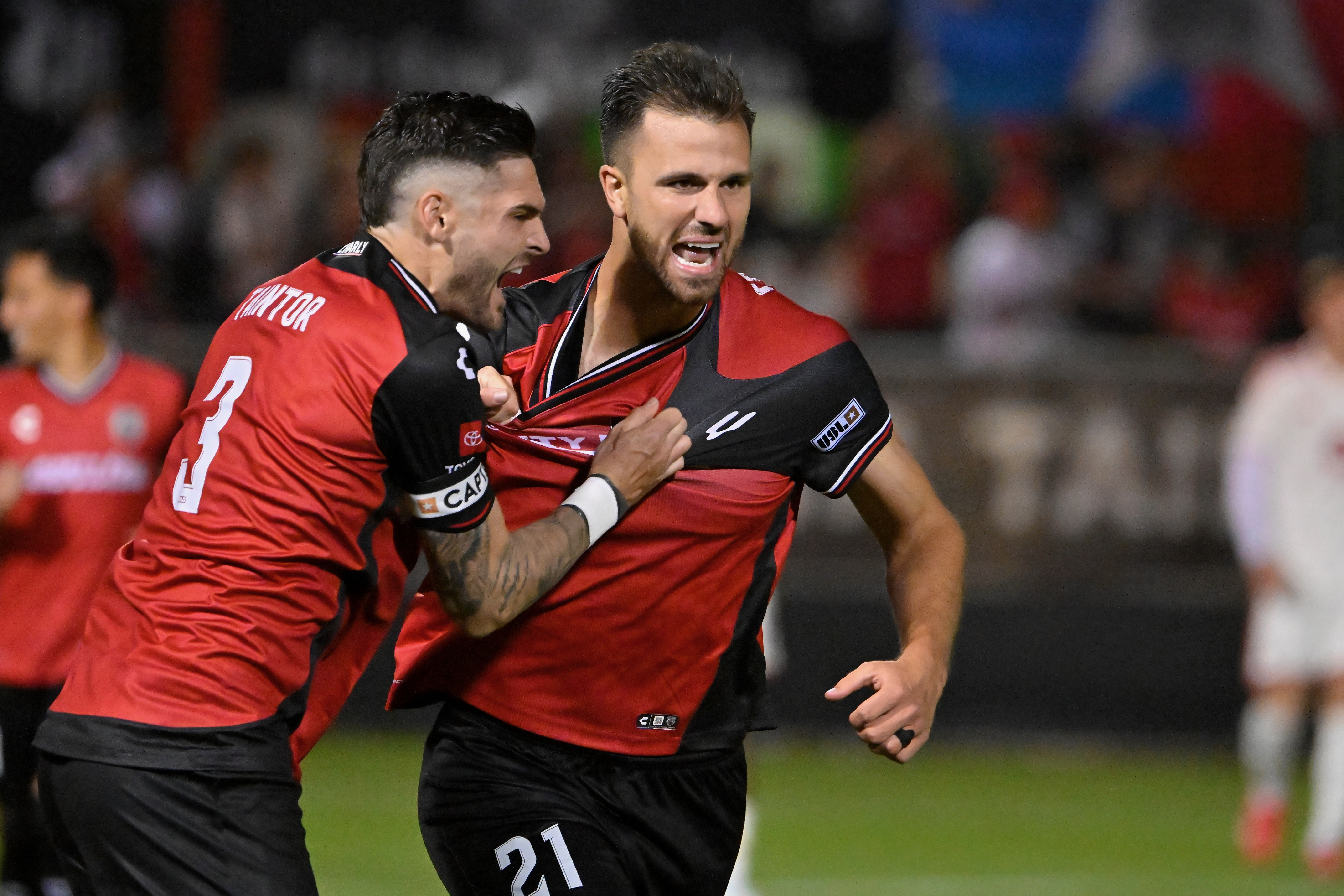 SAN ANTONIO FC DEFEATS PHOENIX RISING FC, 2-1 featured image